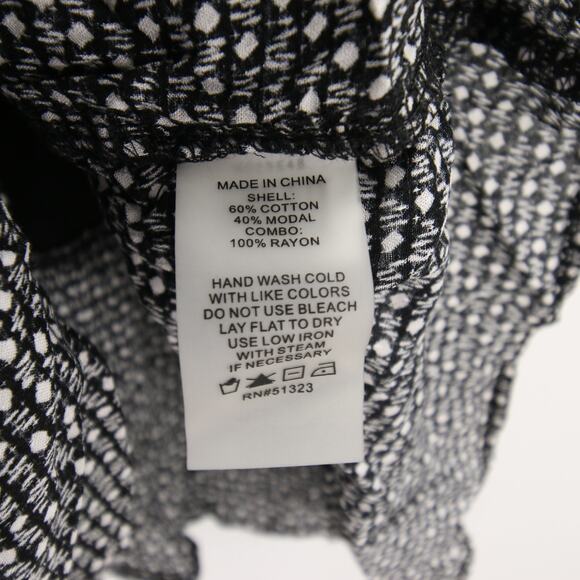 Vince Camuto Top Black Sleeveless Blouse V Neck Super Soft Peplum Size Small - Picture 7 of 8